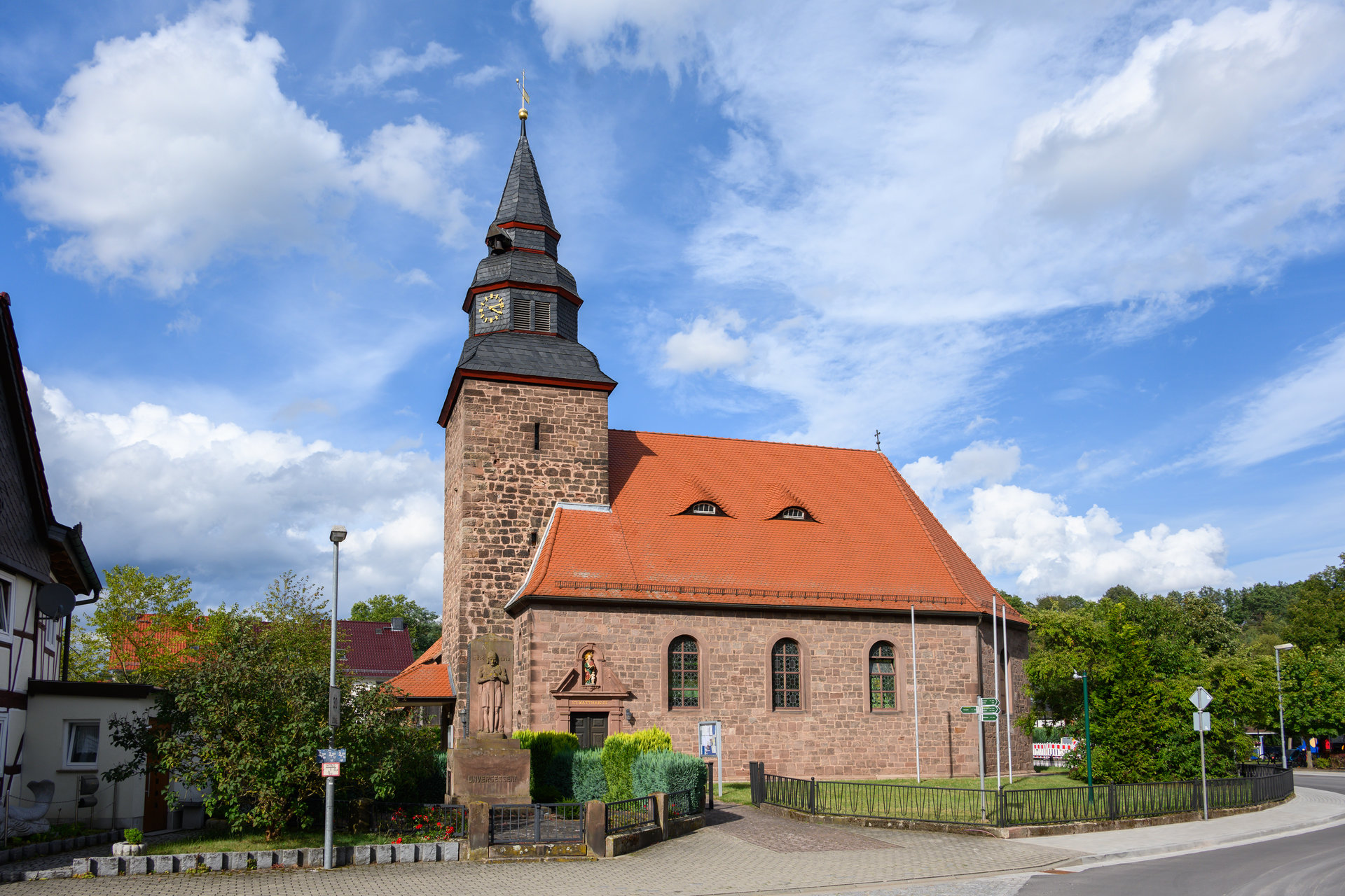 Historische Dorfkirche in Arenshausen, einem der Wohnorte im Portfolio von KOWO Obereichsfeld